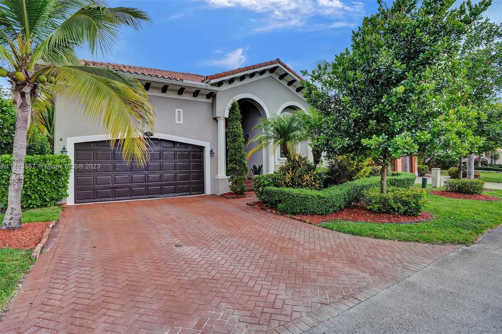 Real estate property located at 7626 193rd Ln, Miami-Dade County, CUTLER CAY, Cutler Bay, FL