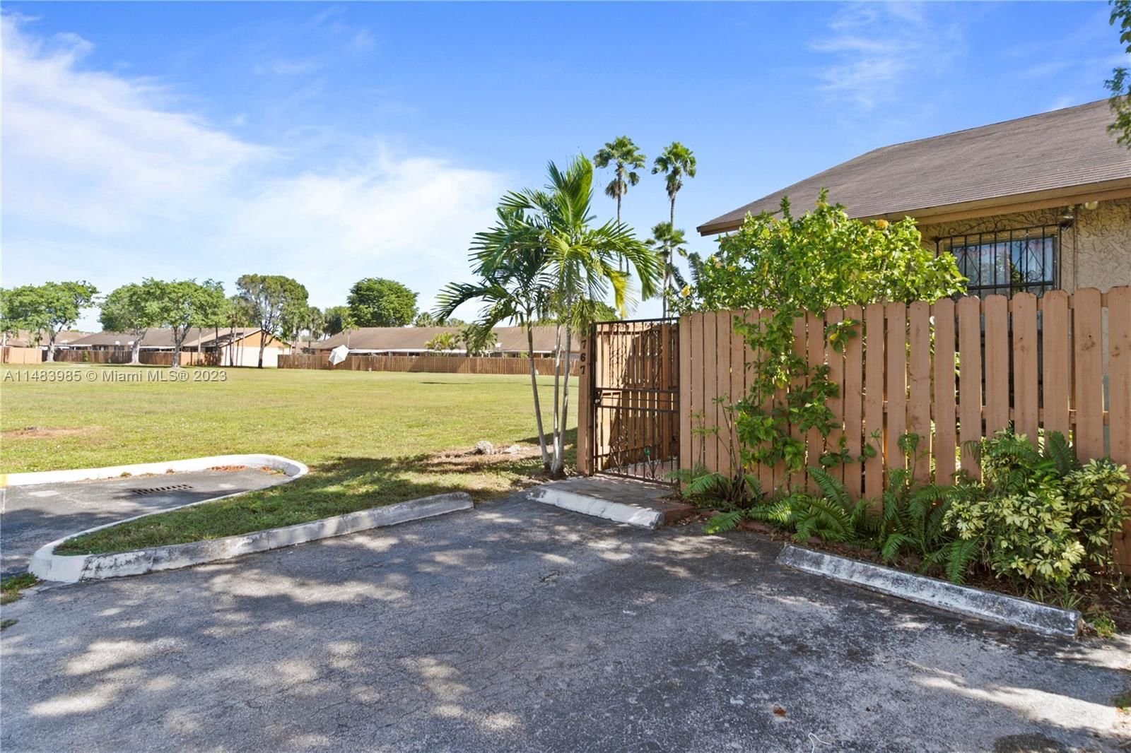 Real estate property located at 6767 189th Ter -, Miami-Dade County, COUNTRY LAKE MANORS TOWNH, Hialeah, FL