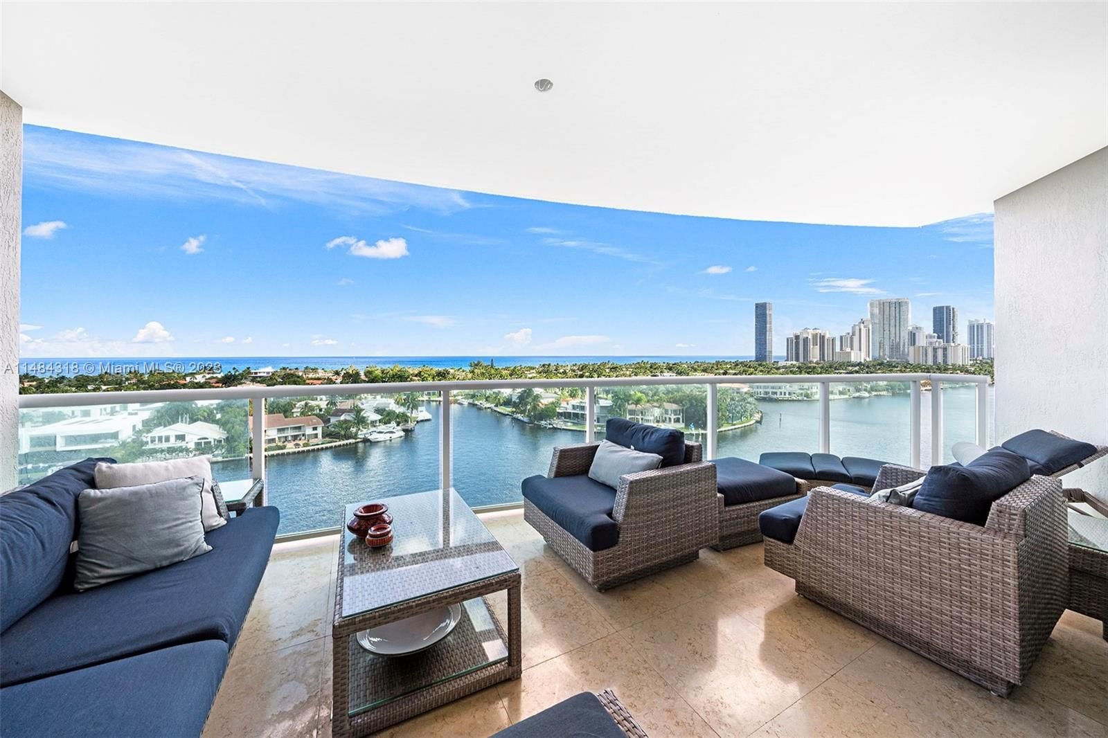 Real estate property located at 20201 Country Club Dr #1110, Miami-Dade County, HAMPTONS SOUTH CONDO, Aventura, FL