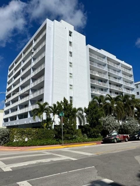 Real estate property located at 1045 10th St #204, Miami-Dade County, THE PARK GARDENS CONDO, Miami Beach, FL