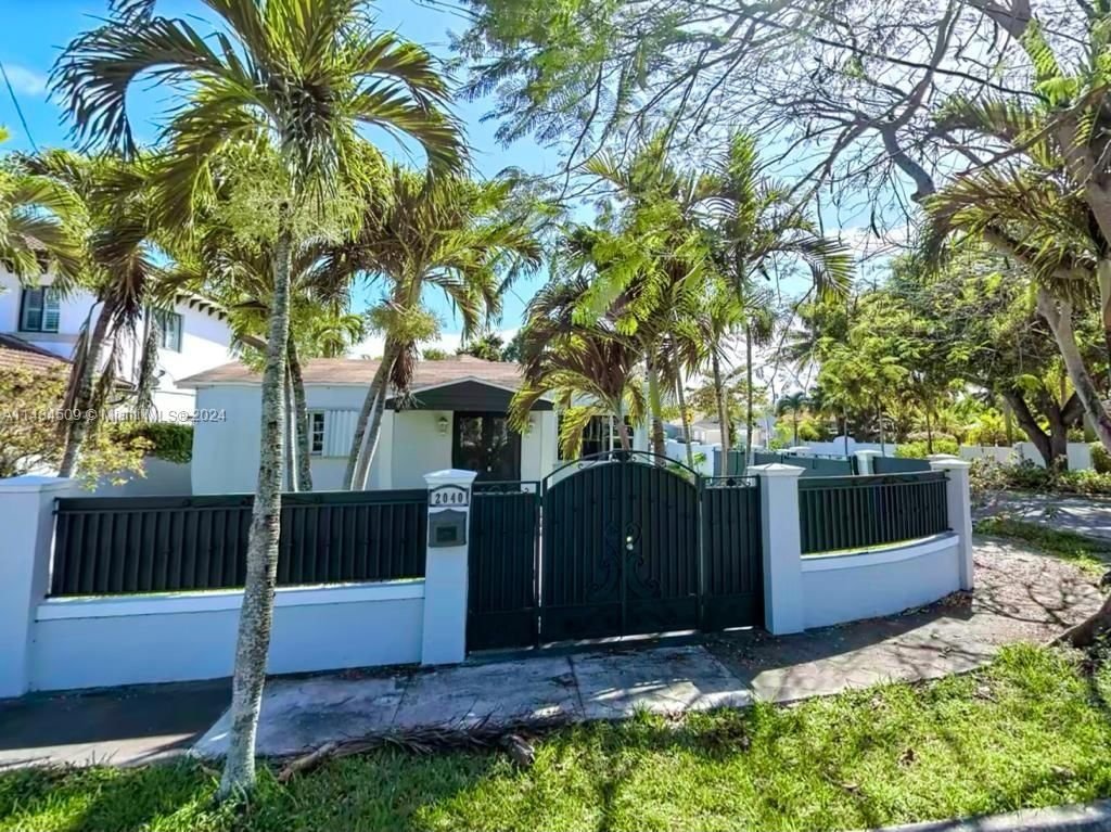 Real estate property located at 2040 24th Ter, Miami-Dade County, CAROLINA PARK SUB, Miami, FL