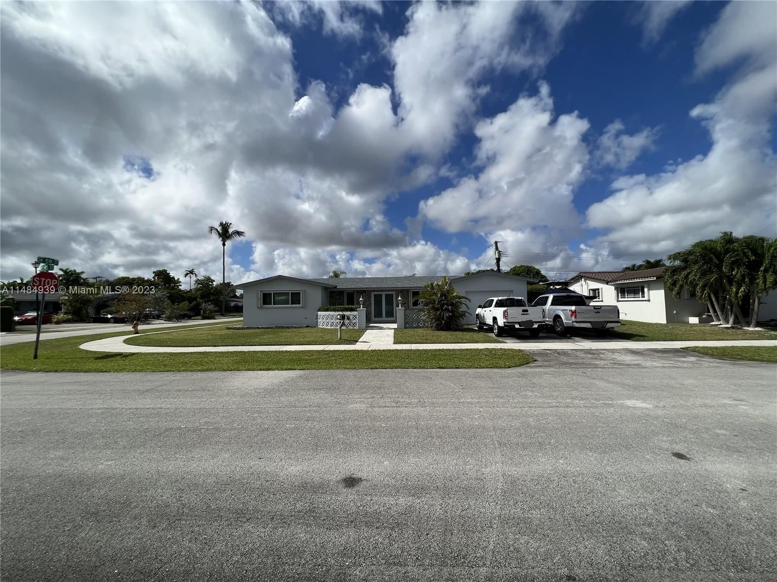 Real estate property located at 5860 90th Ct, Miami-Dade County, DARLINGTON MANOR, Miami, FL