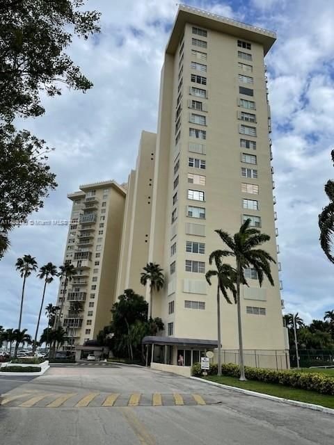 Real estate property located at 11111 Biscayne Blvd #1F, Miami-Dade County, JOCKEY CLUB CONDO, Miami, FL