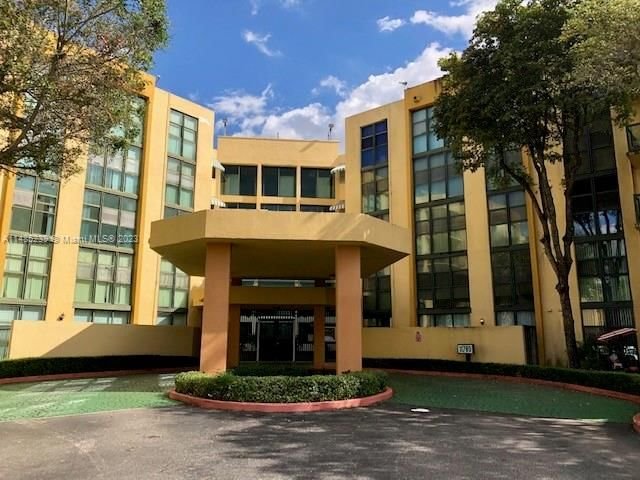 Real estate property located at 11780 18th St #202-2, Miami-Dade County, INTERNATIONAL PARK I COND, Miami, FL