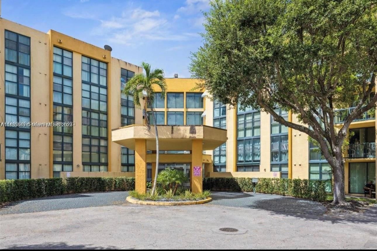 Real estate property located at 11800 18th St #213-4, Miami-Dade County, INTERNATIONAL PARK CONDO, Miami, FL