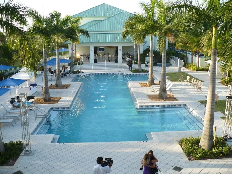 Real estate property located at 5300 87th Ave #1115, Miami-Dade County, THE BLUE A RESORT HOTEL C, Doral, FL