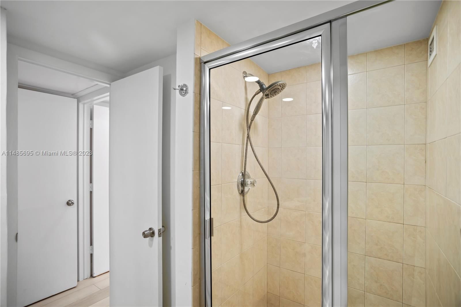 Real estate property located at 5600 Collins Ave #3D, Miami-Dade County, Miami Beach, FL