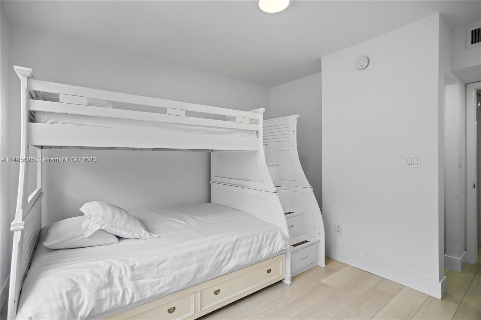 Real estate property located at 5600 Collins Ave #3D, Miami-Dade County, Miami Beach, FL