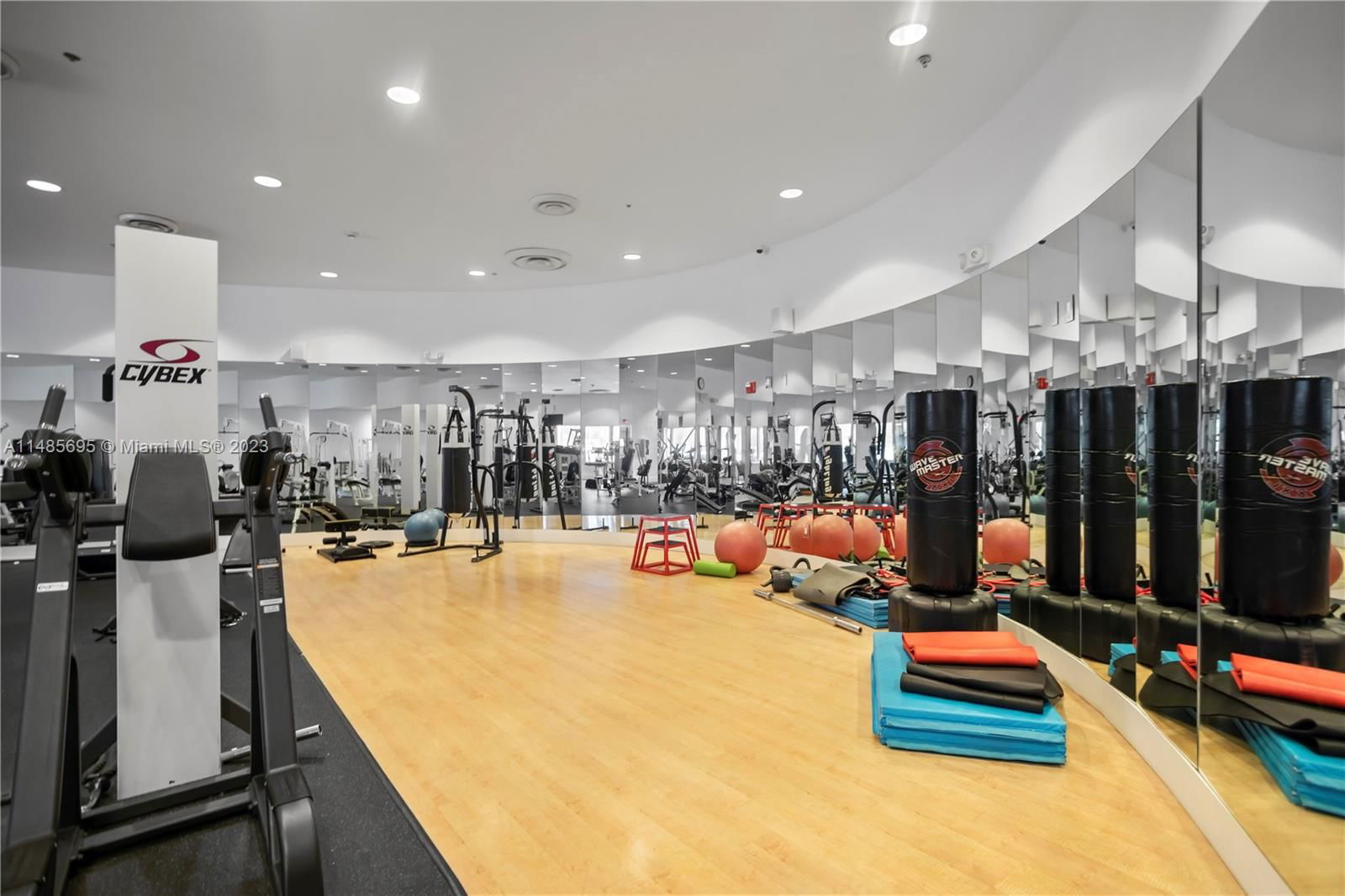 Real estate property located at 5600 Collins Ave #3D, Miami-Dade County, Miami Beach, FL