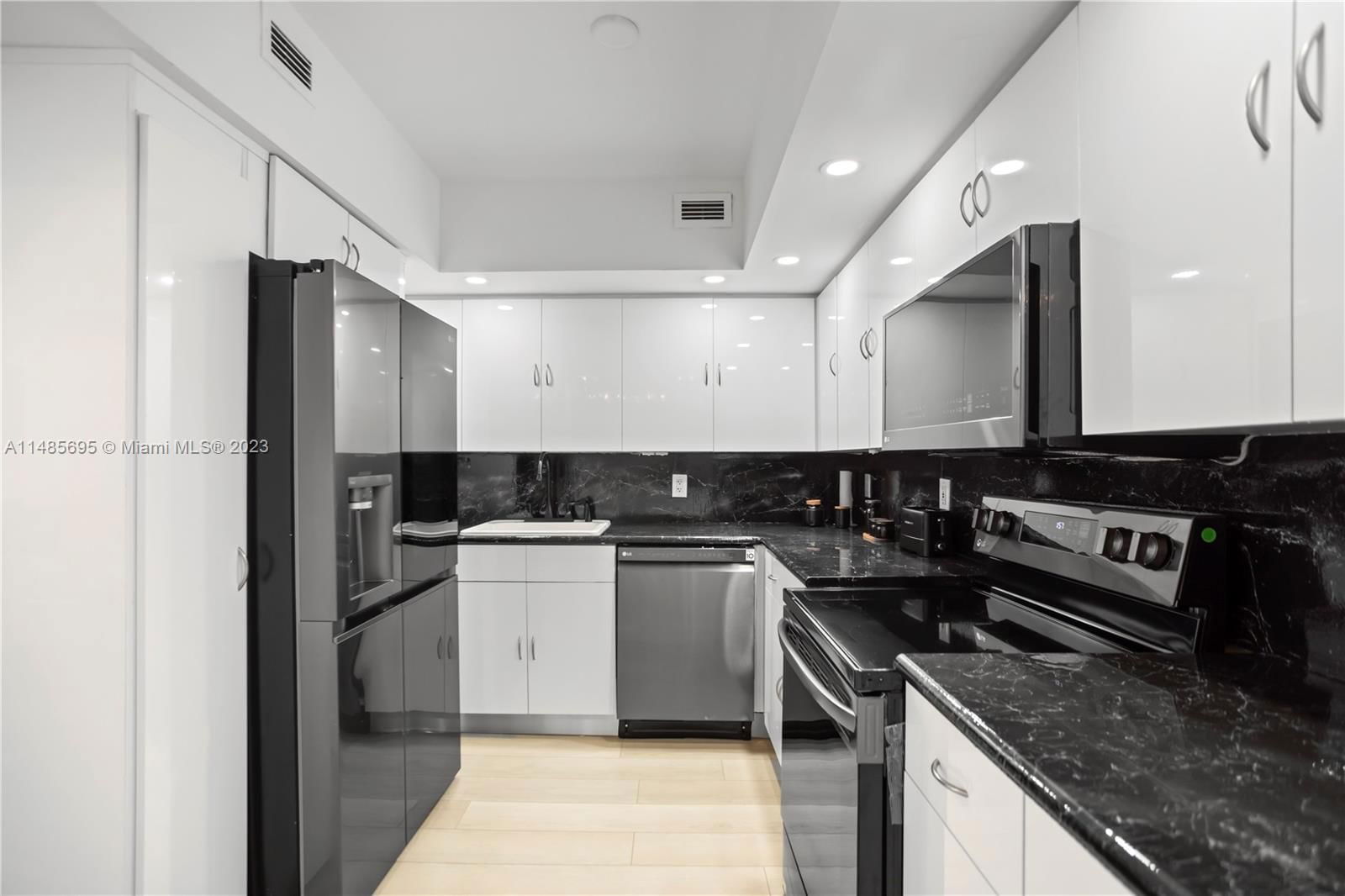 Real estate property located at 5600 Collins Ave #3D, Miami-Dade County, Miami Beach, FL