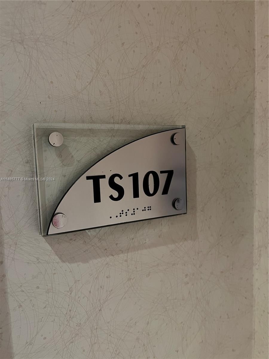 Real estate property located at 218 14th Street TS107, Miami-dade, The Emerald At Brickell, Miami, FL