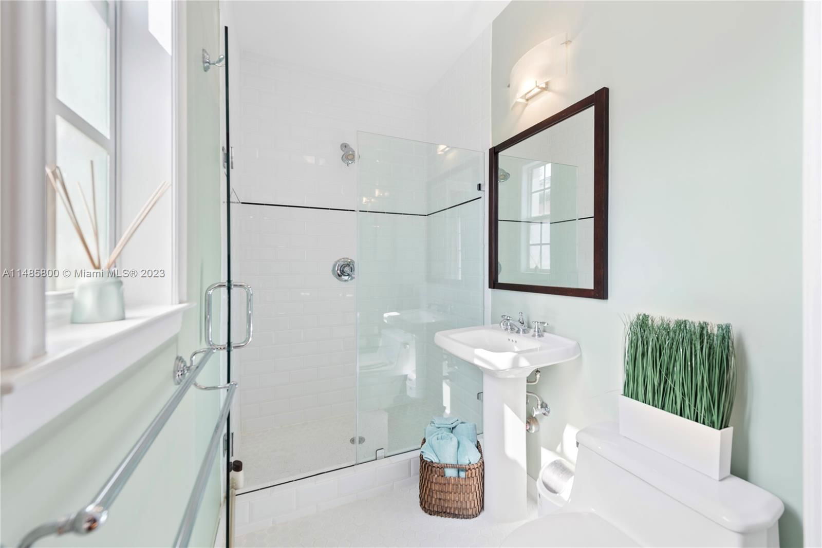 Real estate property located at 5460 Pine Tree Dr, Miami-Dade County, Miami Beach, FL