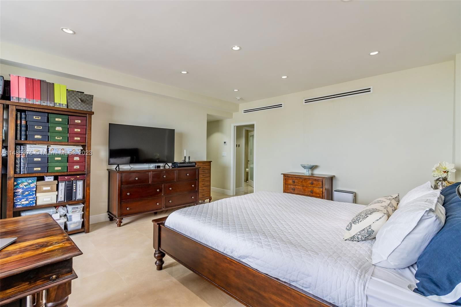 Real estate property located at 5255 Collins Ave #11E, Miami-Dade County, Miami Beach, FL