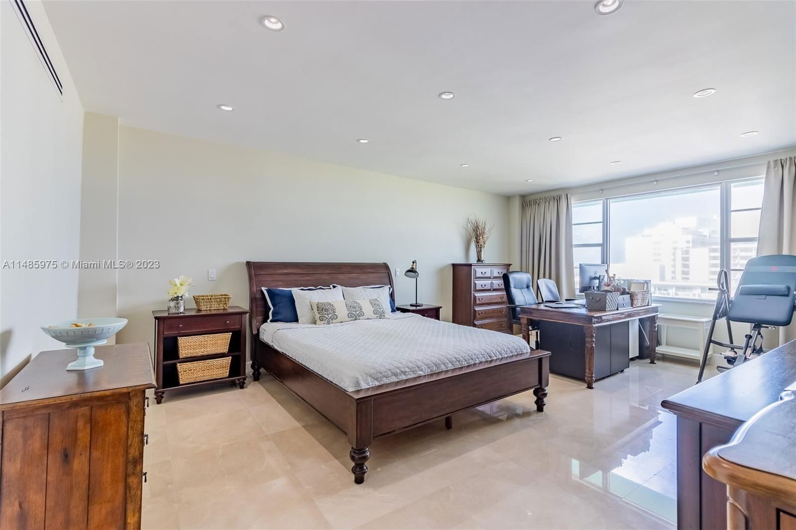 Real estate property located at 5255 Collins Ave #11E, Miami-Dade County, Miami Beach, FL