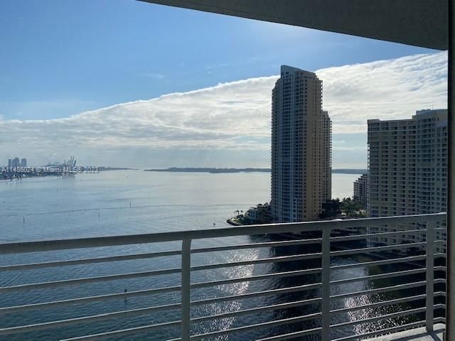 Real estate property located at 325 Biscayne Blvd #2123, Miami-Dade County, ONE MIAMI WEST CONDO, Miami, FL