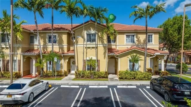 Real estate property located at 8247 108th Ct #2-17, Miami-Dade County, LEEWARD AT ISLANDS AT DOR, Doral, FL