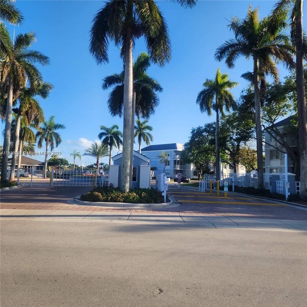 Real estate property located at 8660 212th St #306, Miami-Dade County, LE CLUB AT OLD CUTLER CON, Cutler Bay, FL