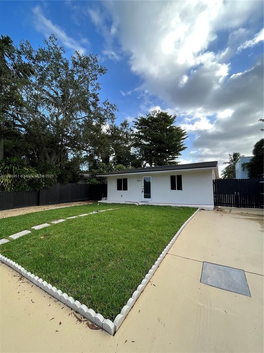 Real estate property located at 6921 84th Ave, Miami-Dade County, SUNSET PINES, Miami, FL