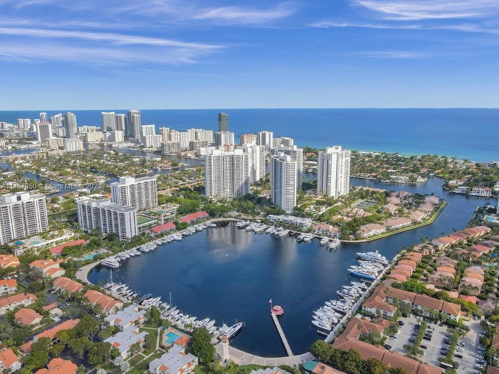 Real estate property located at 21055 Yacht Club Dr #2602, Miami-Dade County, SOUTH TOWER AT THE POINT, Aventura, FL