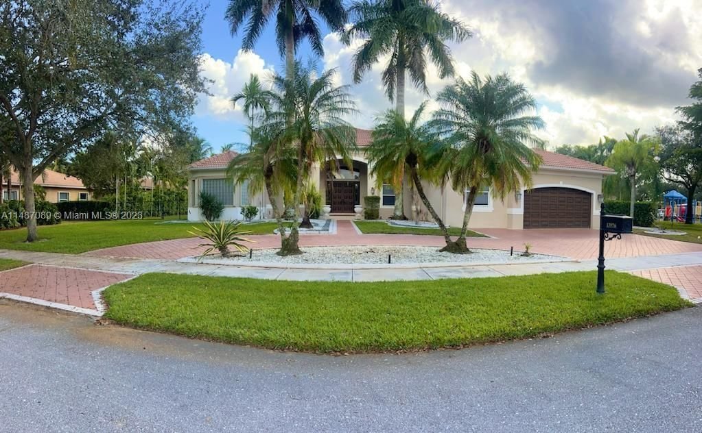 Real estate property located at 13976 42, Broward County, IMAGINATION FARMS EAST, Davie, FL