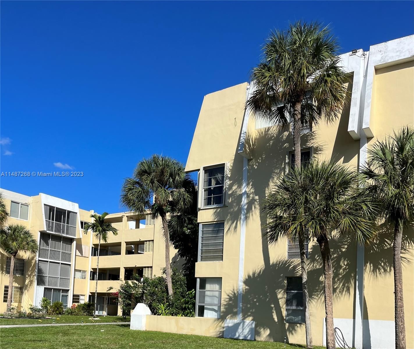 Real estate property located at 950 199th St #206, Miami-Dade County, LAKE PARK CONDO NO 1 - BL, Miami, FL