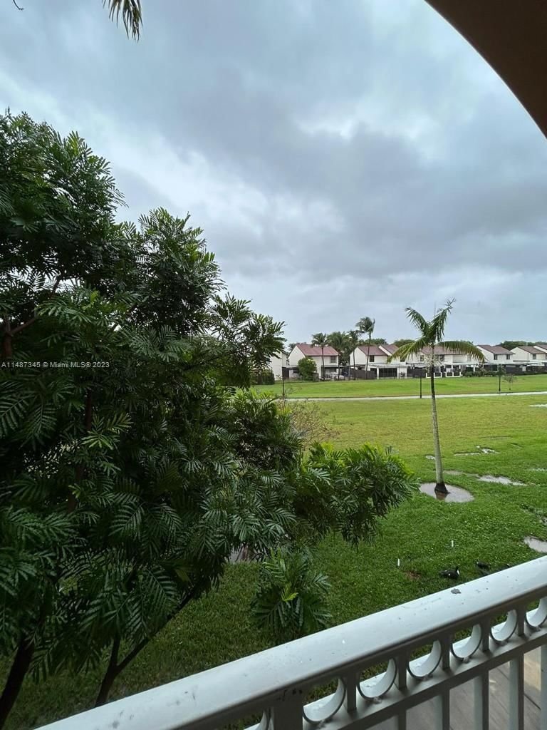 Real estate property located at 10242 7th St #207, Miami-Dade County, FONTAINBLEAU LAKES COURTY, Miami, FL