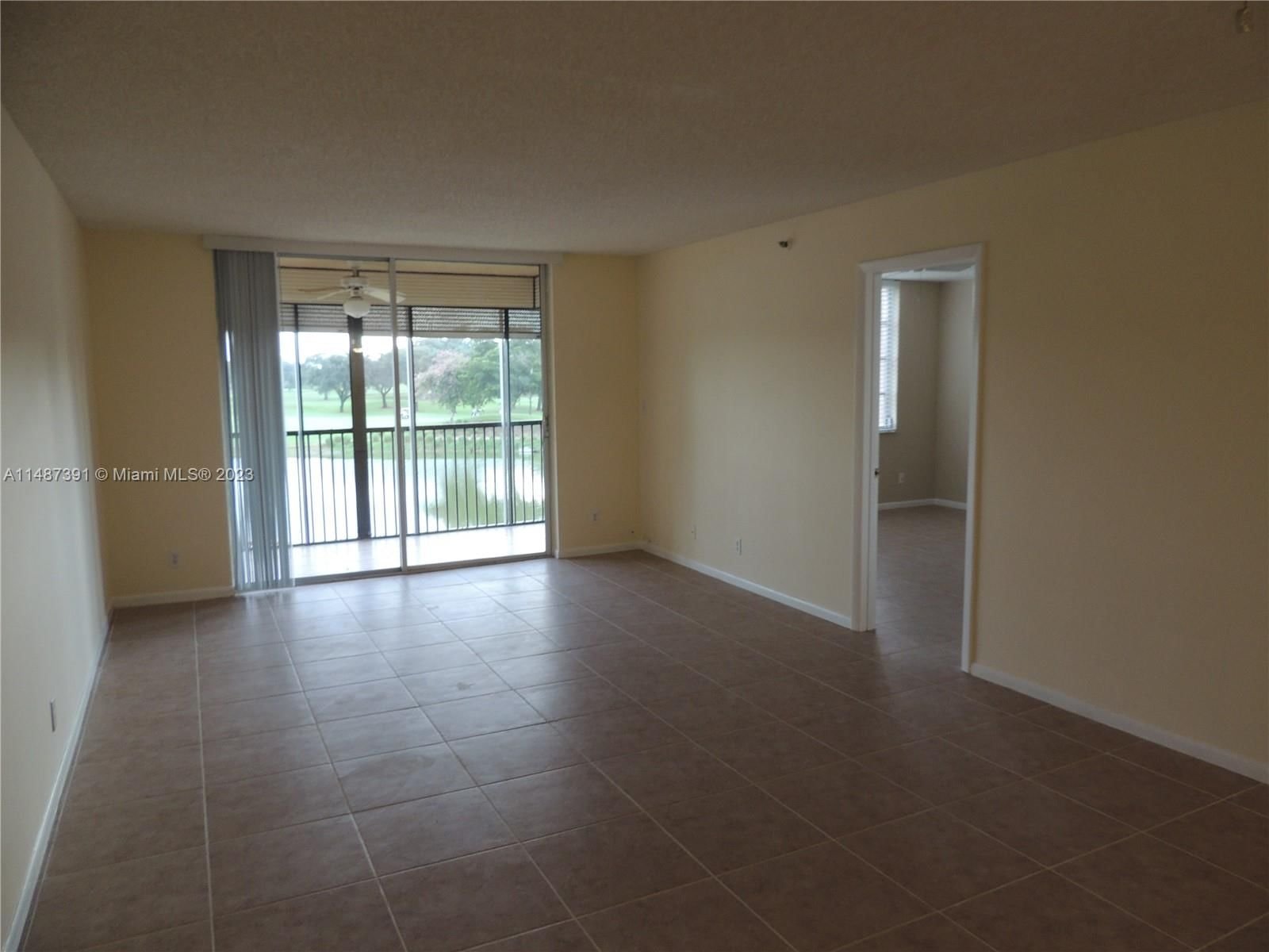 Real estate property located at 3001 Rolling Hills Cir #302, Broward County, ROLLING HILLS GOLF AND, Davie, FL