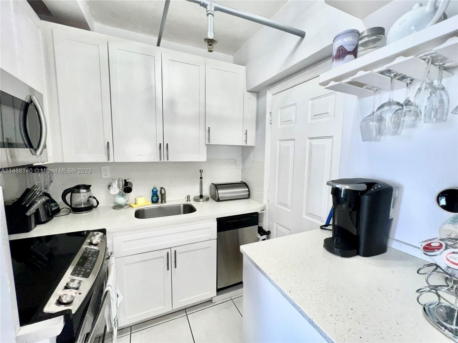 Real estate property located at 3030 Collins Ave #4C, Miami-Dade County, Miami Beach, FL