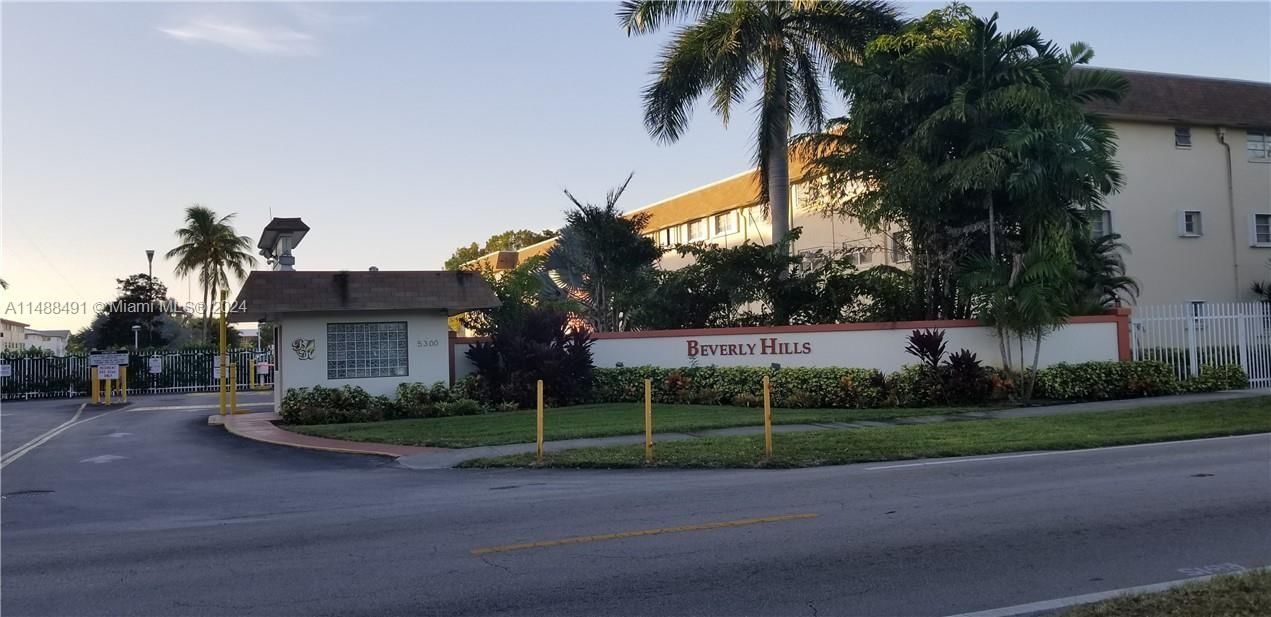 Real estate property located at 5300 Washington St S112, Broward, BEVERLY HILLS CONDO NUMBE, Hollywood, FL