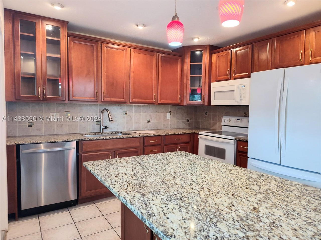 Real estate property located at 7083 Sunrise Blvd #7083, Broward, Apple Creek, Plantation, FL