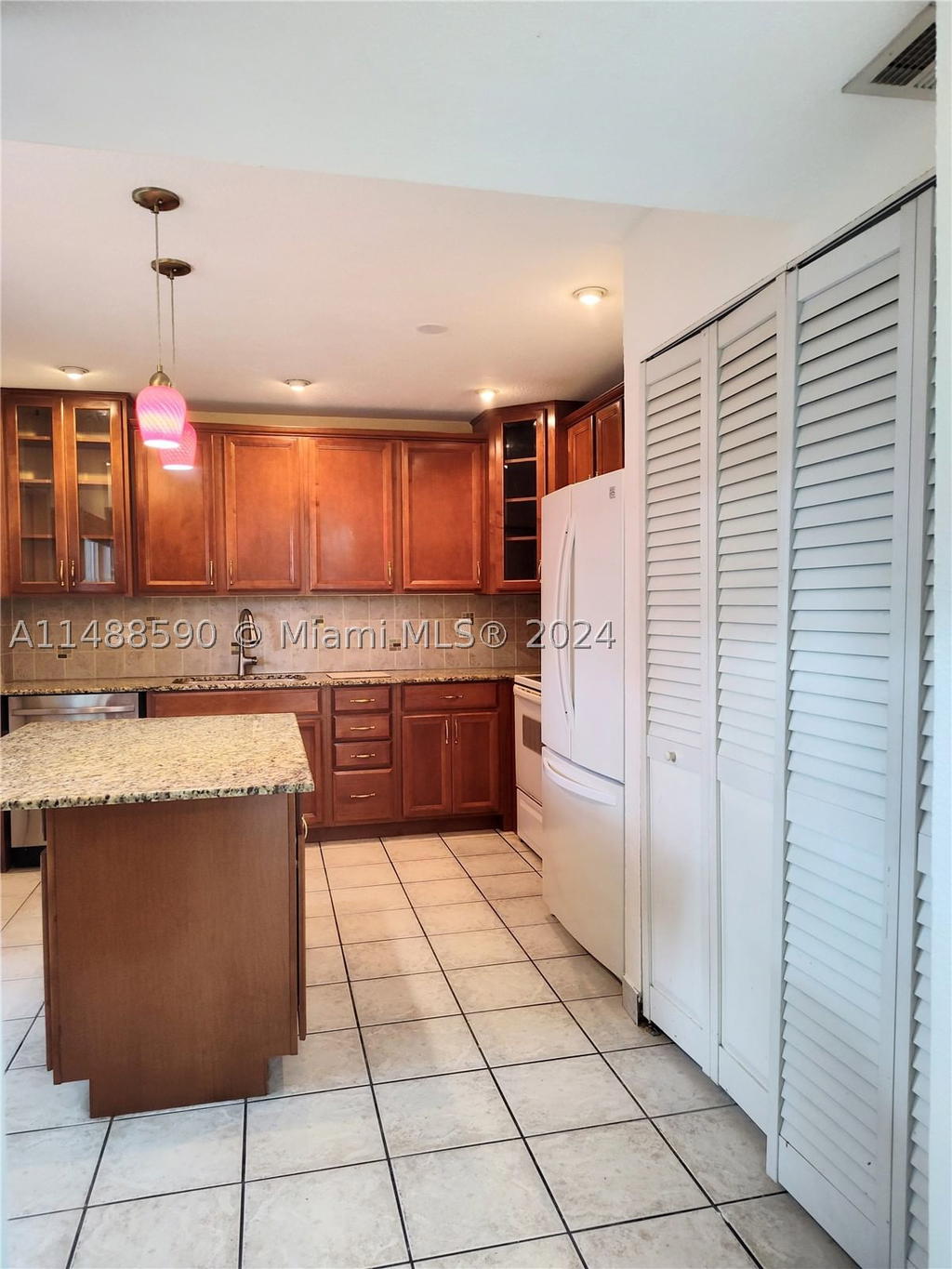 Real estate property located at 7083 Sunrise Blvd #7083, Broward, Apple Creek, Plantation, FL