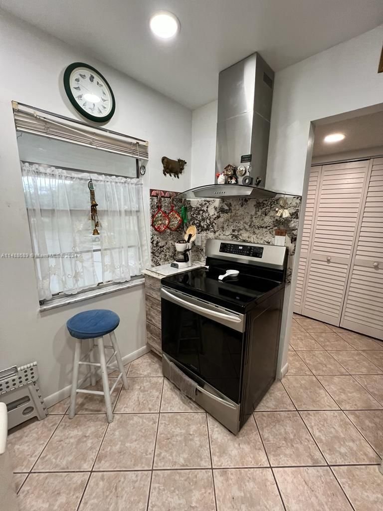Real estate property located at 7610 1st St #207, Broward County, ORIOLE GARDENS THREE 83 C, Margate, FL