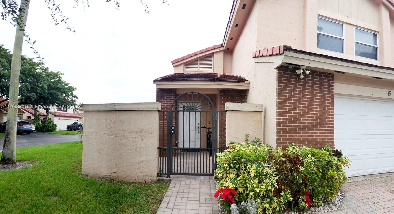 Real estate property located at 6333 180th Ter, Miami-Dade County, Hialeah, FL