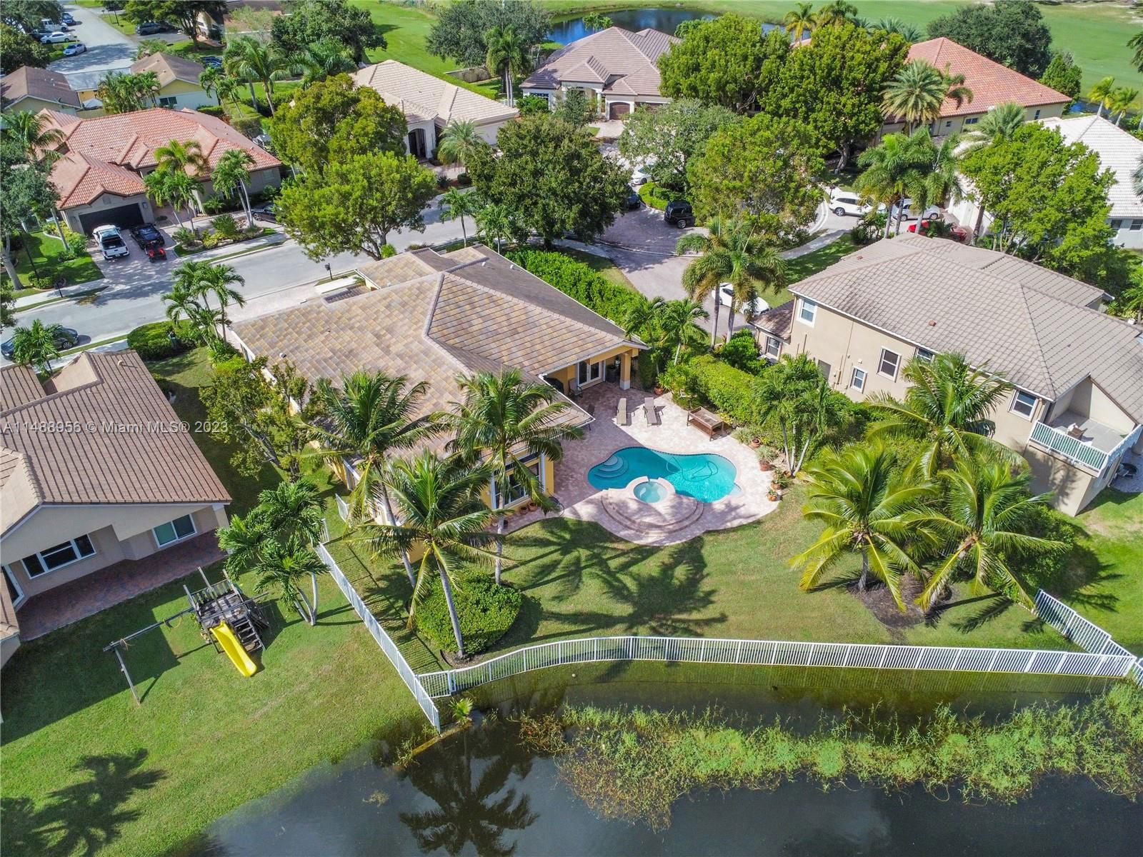 Real estate property located at 3678 Spanish Oak Pt, Broward County, Davie, FL