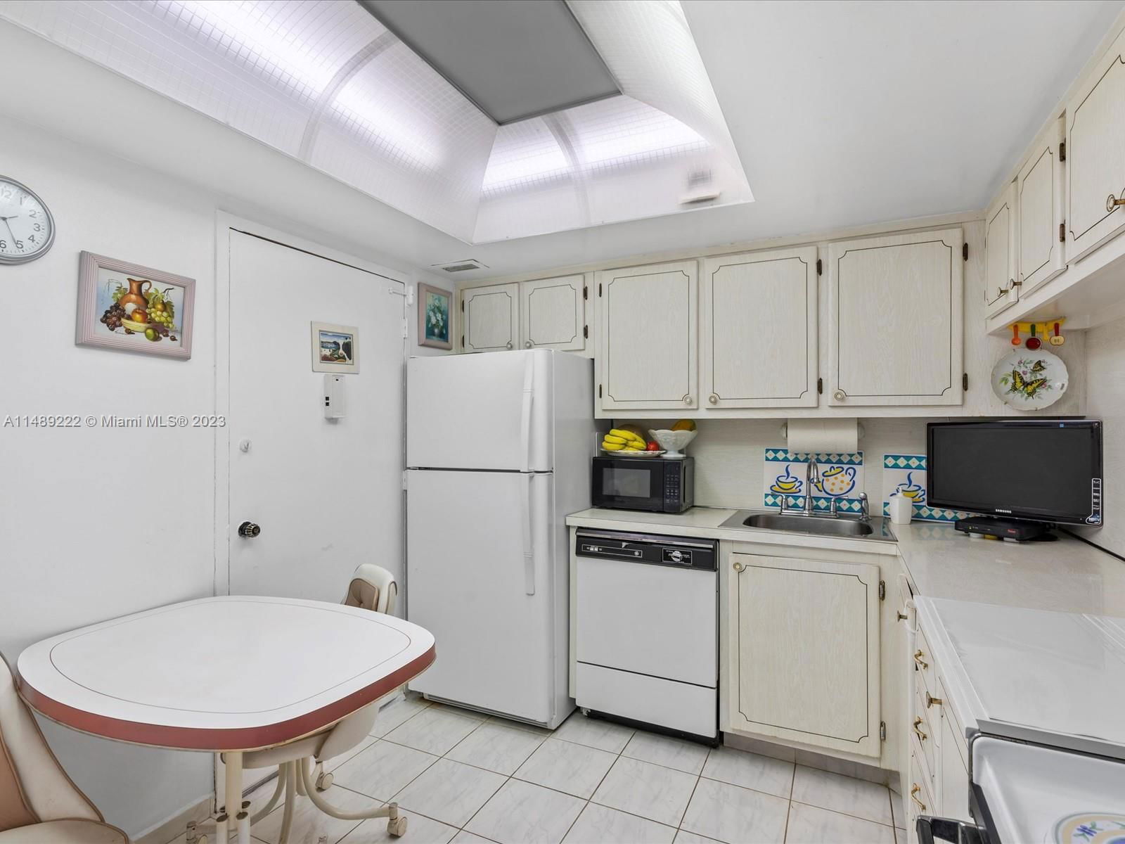Real estate property located at 3180 Ocean Dr #817, Broward, Parker Dorado Condo, Hallandale Beach, FL