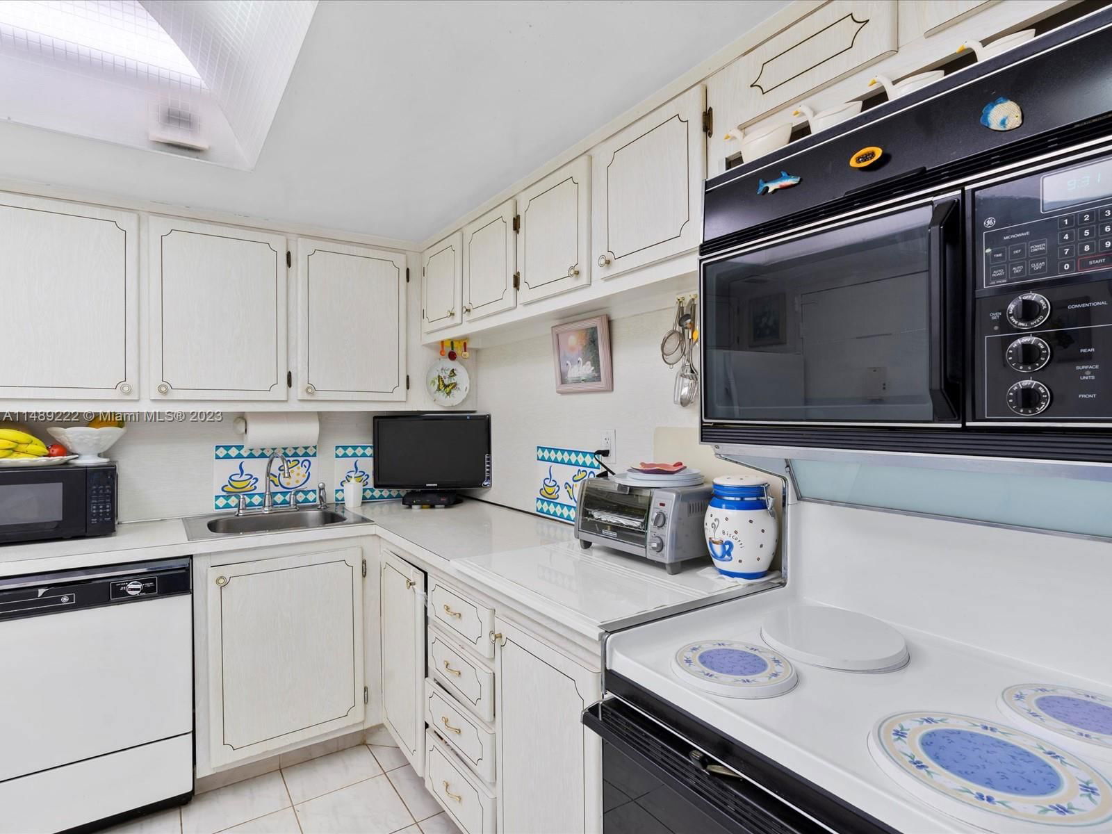 Real estate property located at 3180 Ocean Dr #817, Broward, Parker Dorado Condo, Hallandale Beach, FL