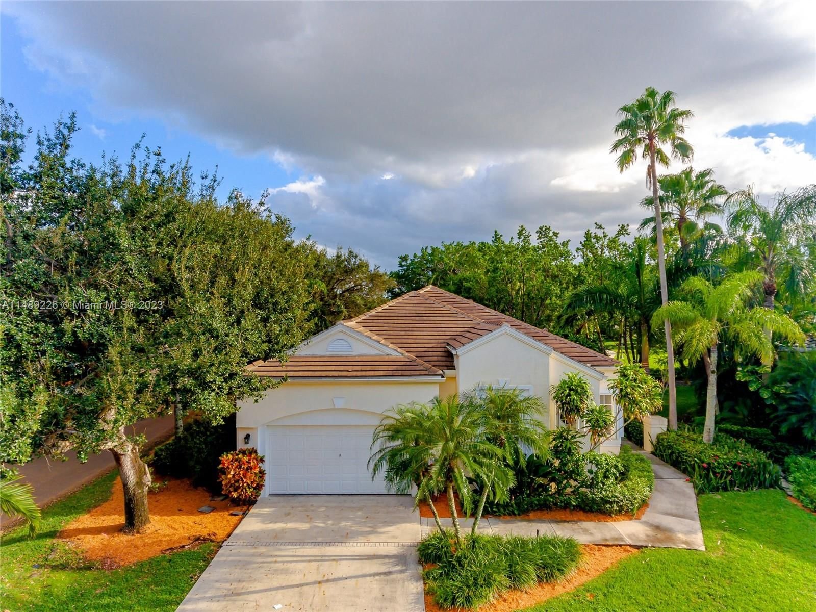 Real estate property located at 2195 Bay Ct, Broward County, COUNTRY ISLES COVE, Weston, FL