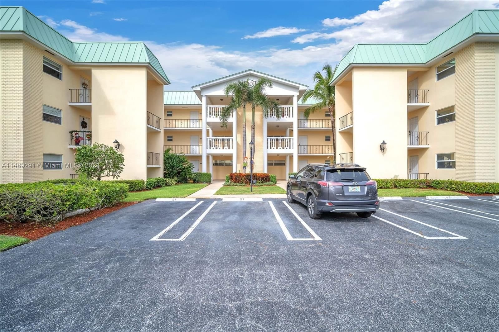 Real estate property located at 10 Colonial Club Dr #305, Palm Beach County, COLONIAL CLUB CONDO SEC 1, Boynton Beach, FL