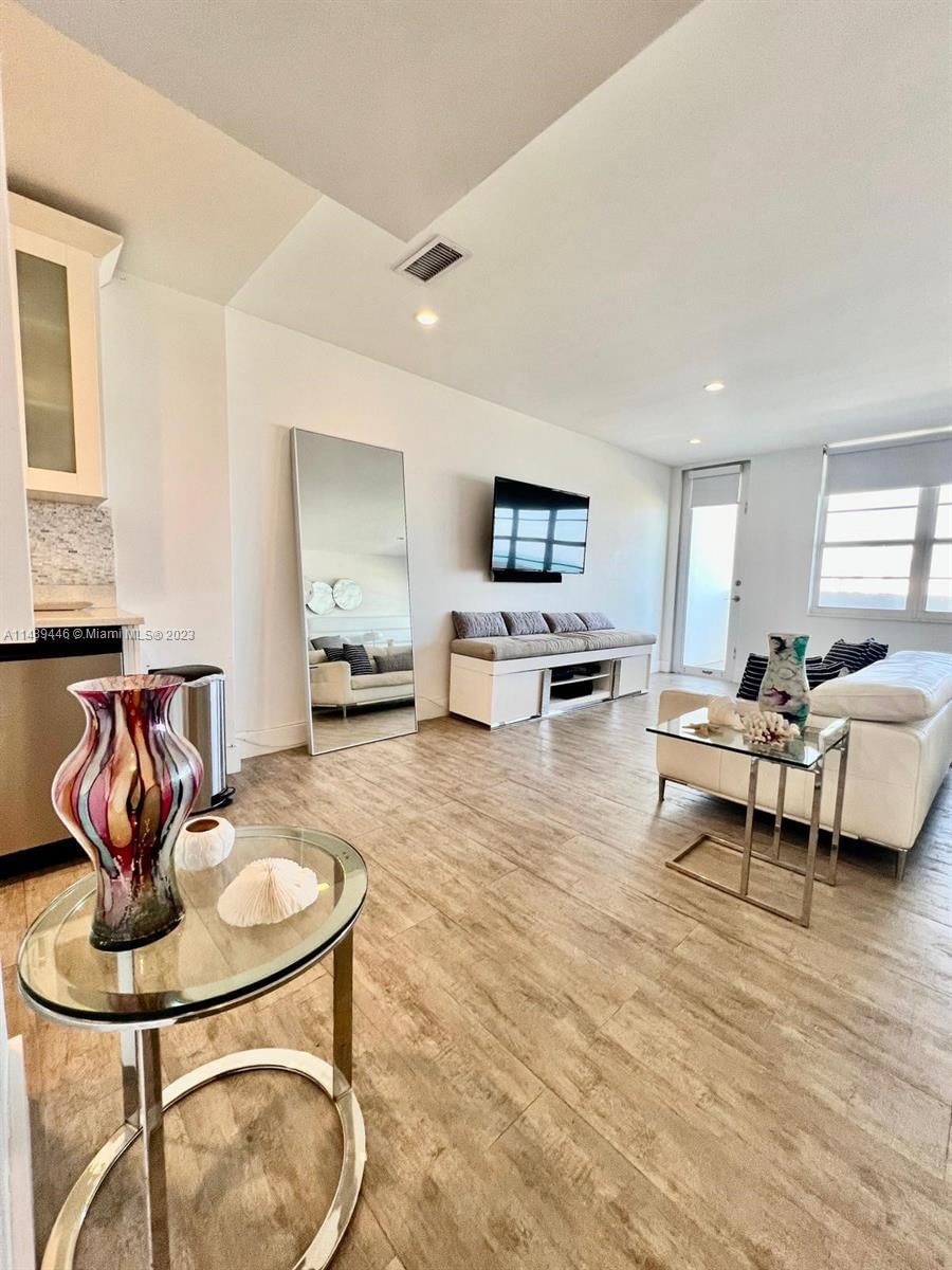 Real estate property located at 100 Lincoln Rd #1629, Miami-dade, The Decoplage Condo, Miami Beach, FL