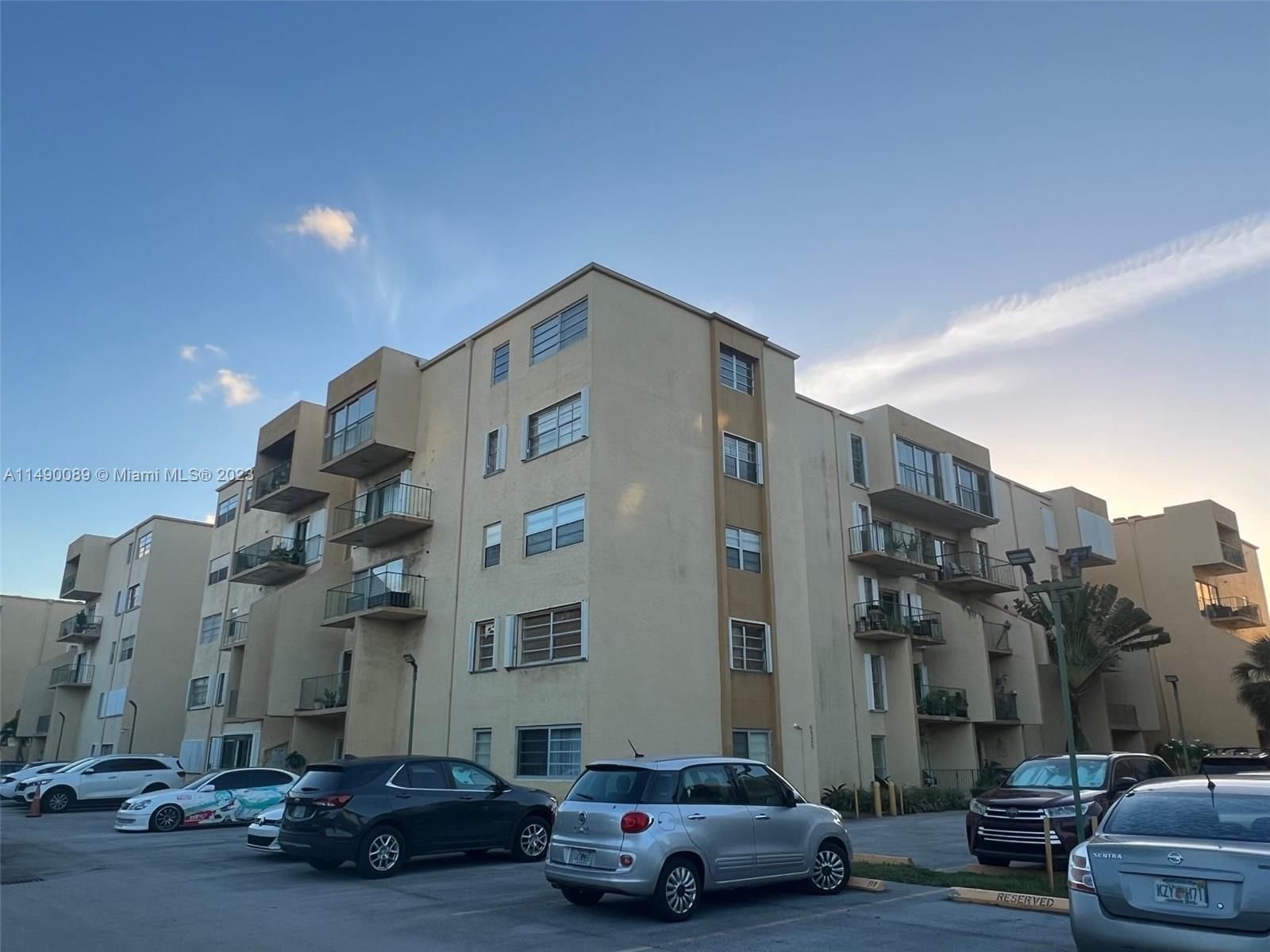Real estate property located at 4490 19th Ct #313, Miami-Dade County, TOWERS OF WESTLAND CONDO, Hialeah, FL