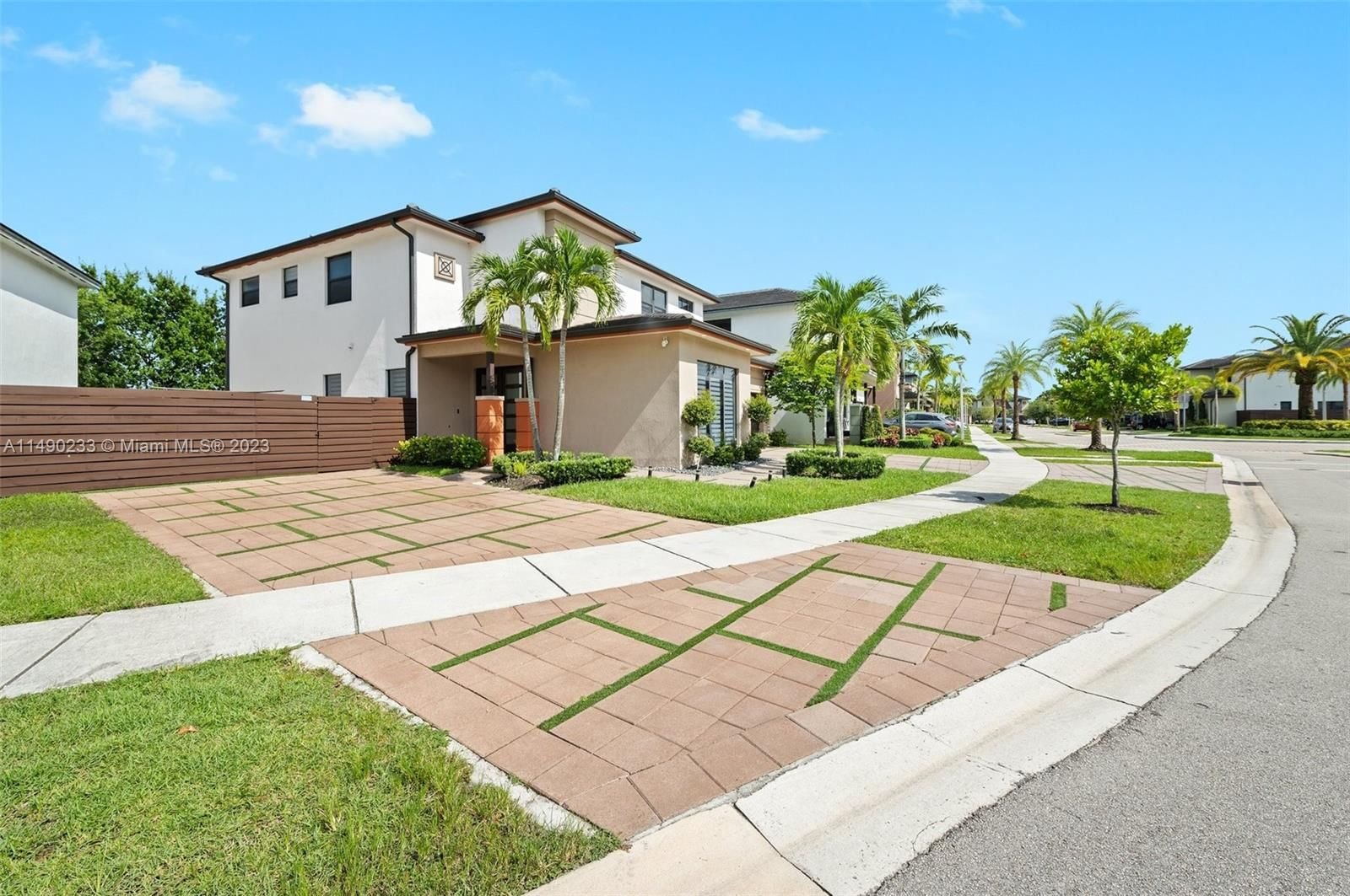 Real estate property located at 15561 88th Ave, Miami-Dade County, DUNNWOODY LAKE, Miami Lakes, FL