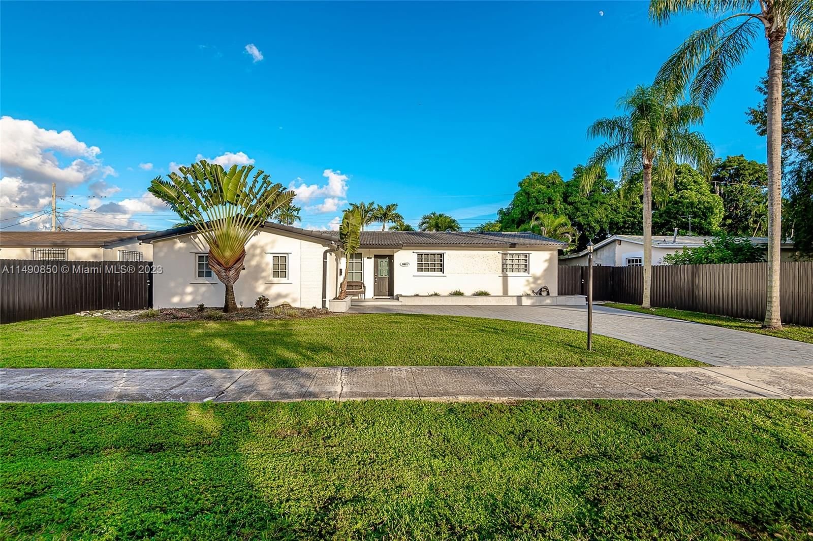 Real estate property located at 5811 93rd Pl, Miami-Dade County, DARLINGTON MANOR, Miami, FL