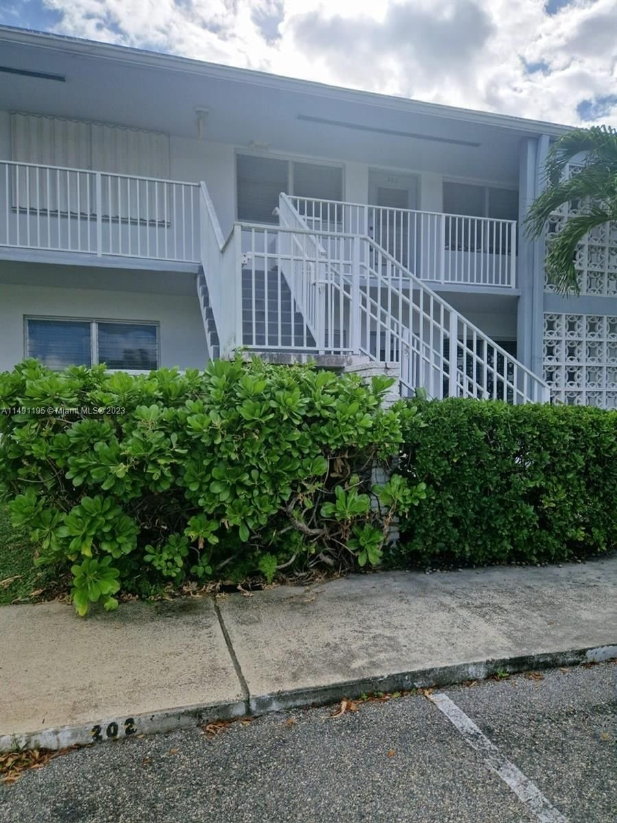 Real estate property located at 2020 51st Ct #202, Broward County, COLONY TERRACE APTS CO-OP, Fort Lauderdale, FL