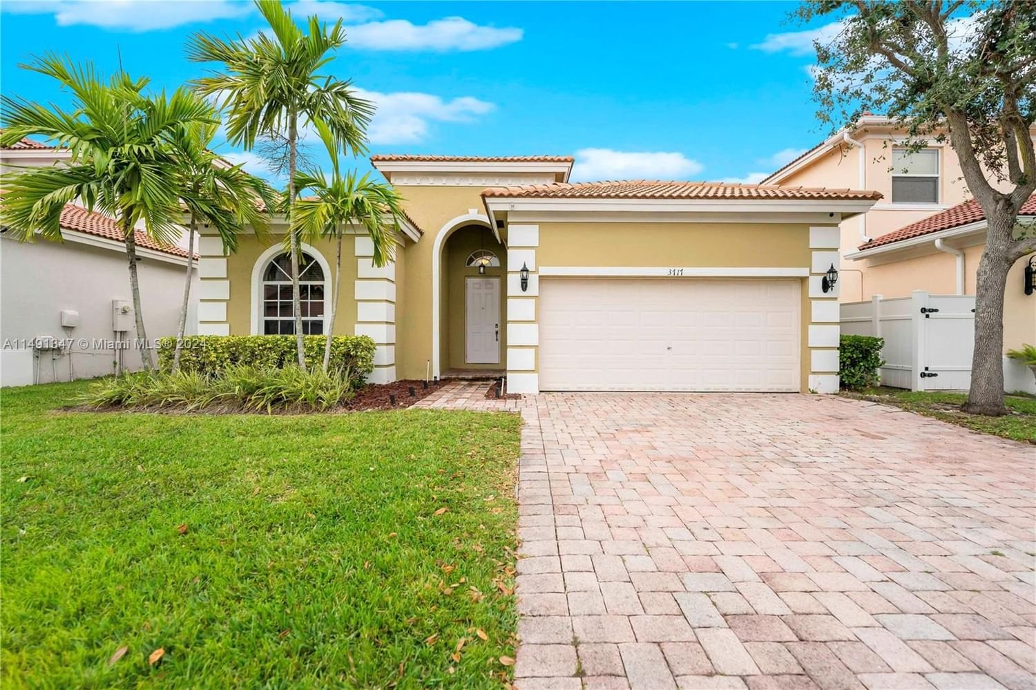 Real estate property located at 3717 13th St, Miami-Dade County, PORTOFINO OAKS, Homestead, FL