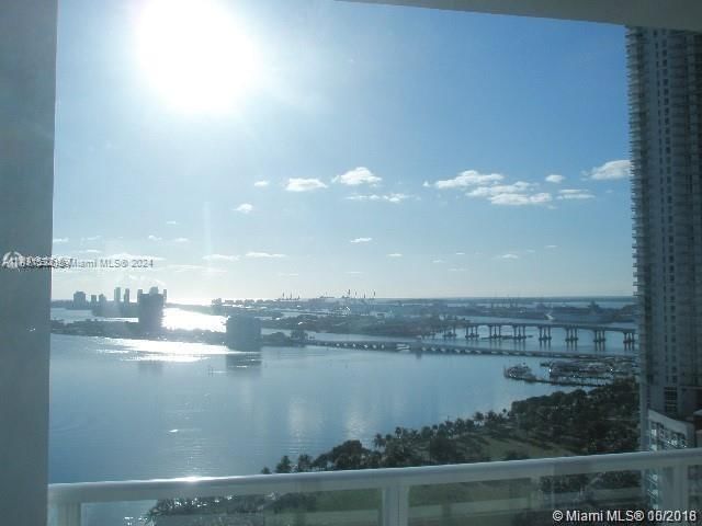 Real estate property located at 2020 Bayshore Dr #2305, Miami-Dade, PARAMOUNT BAY CONDO, Miami, FL