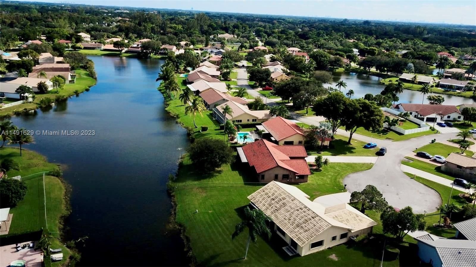 Real estate property located at 15011 Featherstone Way, Broward County, FALCONS LEA, Davie, FL