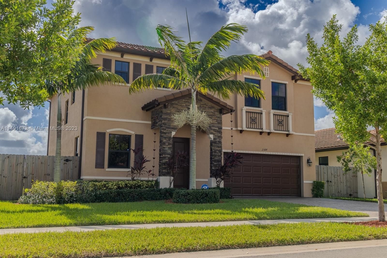 Real estate property located at 2584 1st St, Miami-Dade County, KINGMAN COMMONS, Homestead, FL