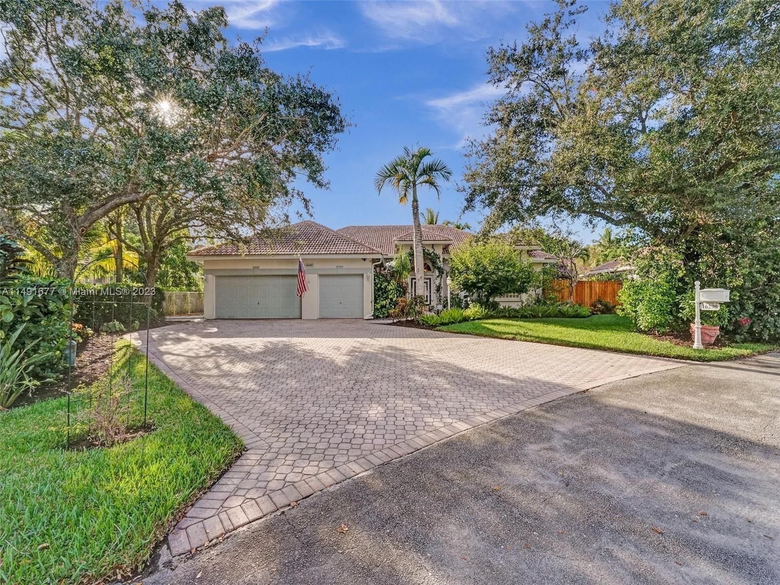 Real estate property located at 16290 Cranberry Ct, Broward County, ESTATES OF STIRLING LAKE, Davie, FL