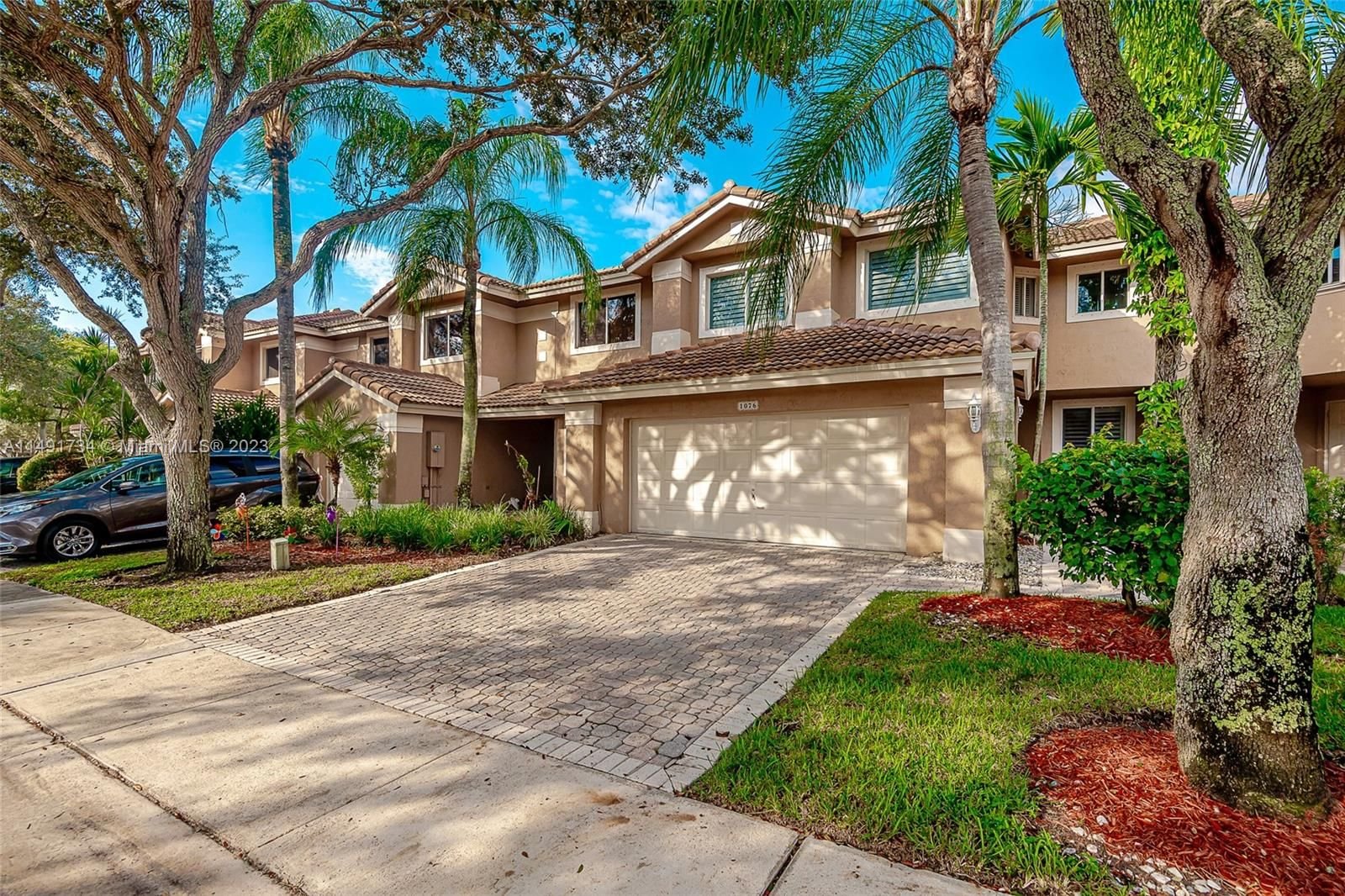 Real estate property located at 1076 158th Way #1076, Broward County, HOLLYWOOD LAKES COUNTRY C, Pembroke Pines, FL