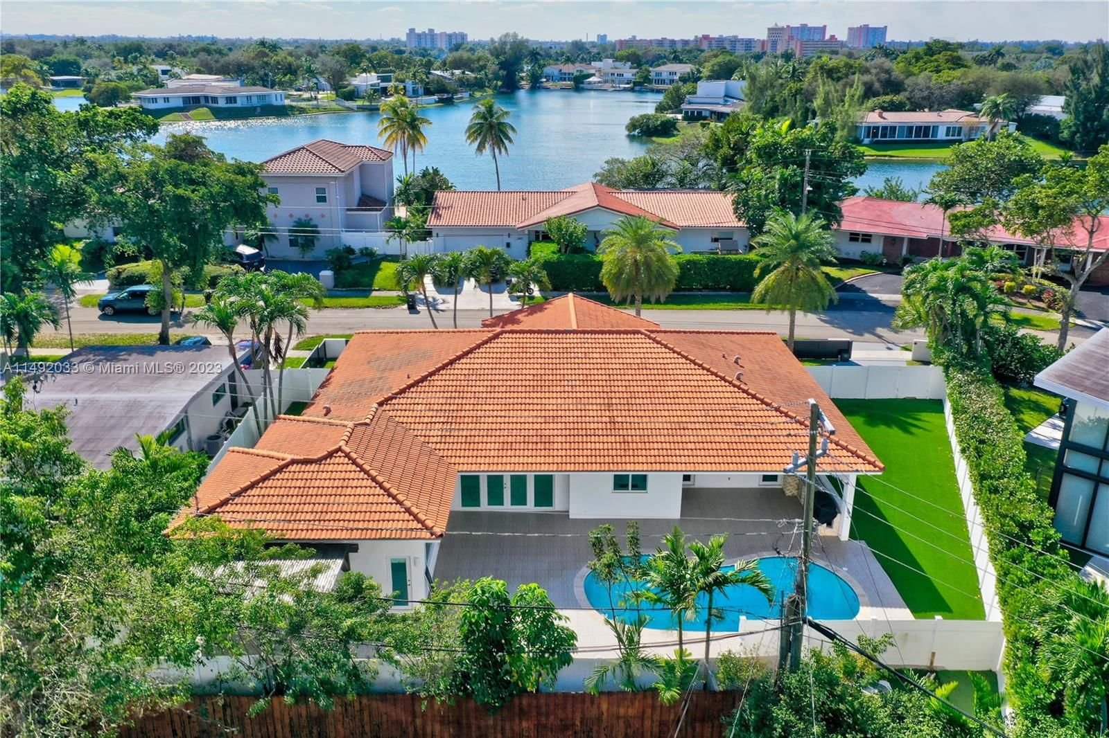 Real estate property located at 19521 22nd Rd, Miami-Dade County, SKY LAKE ESTATES, North Miami Beach, FL